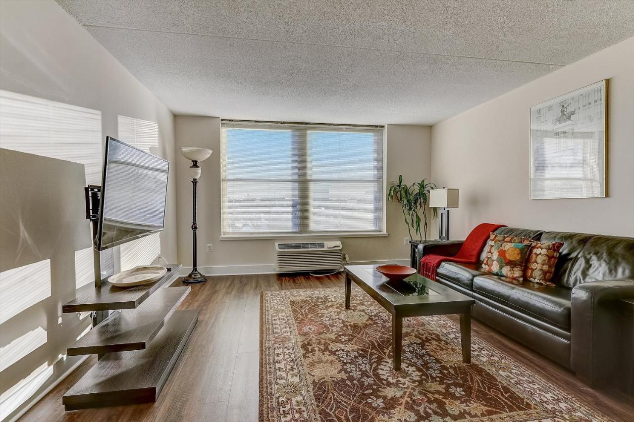 Frontdesk I The Cosmopolitan Apts Philadelphia Appartamento Camera foto